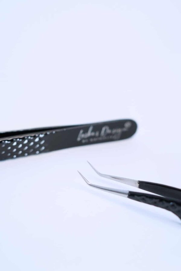 Pensetă curbată extensii de gene Black Fantasy - Lashes Design - imagine 3
