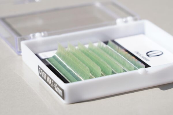 Extensii de gene fir cu fir colorate Fantasy Mix verde - OkoLashes - imagine 2